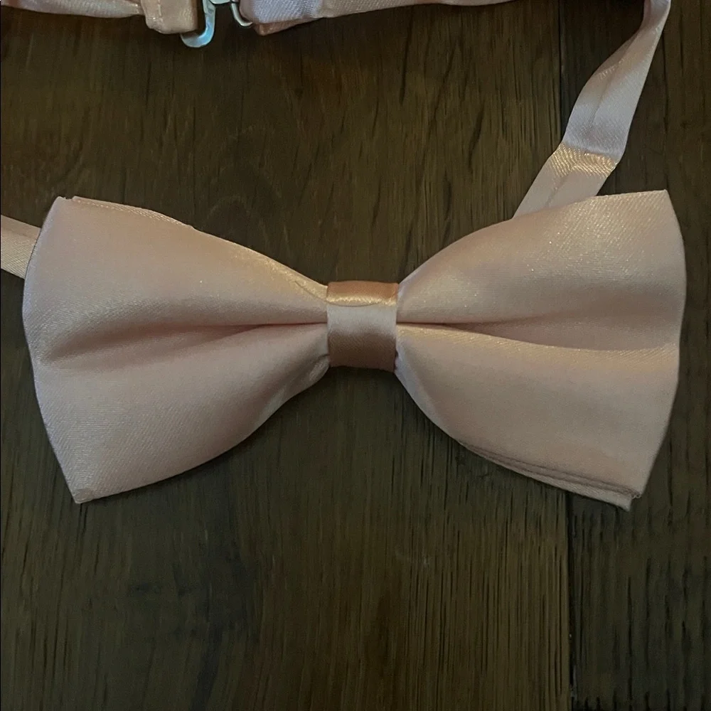 Elegant coral salmón Kids Bow Tie, adjustable, great condition